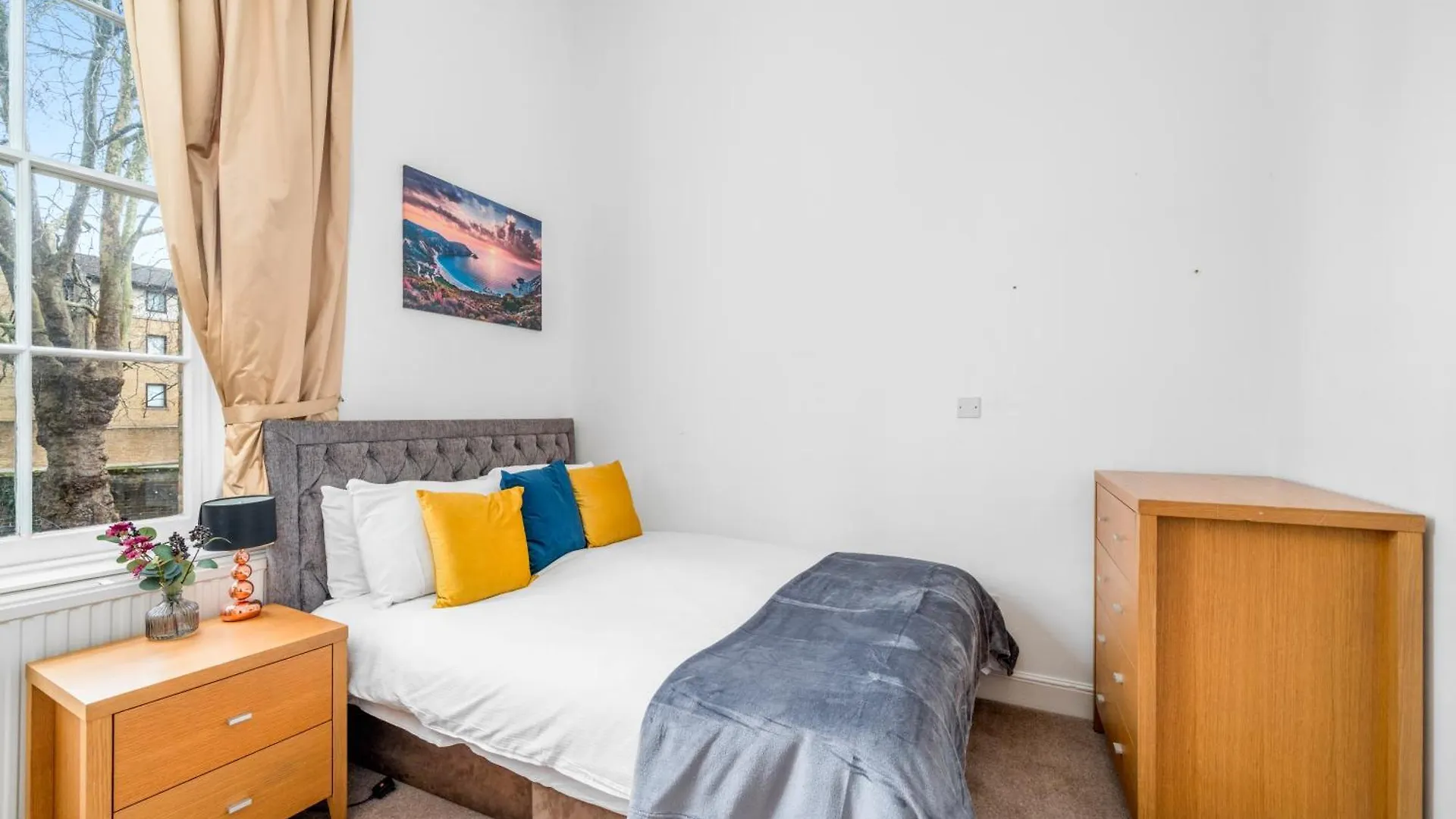 Sublime 2Bed Near 02 Arena, Airport, Drl & Jubilee Line Apartment London