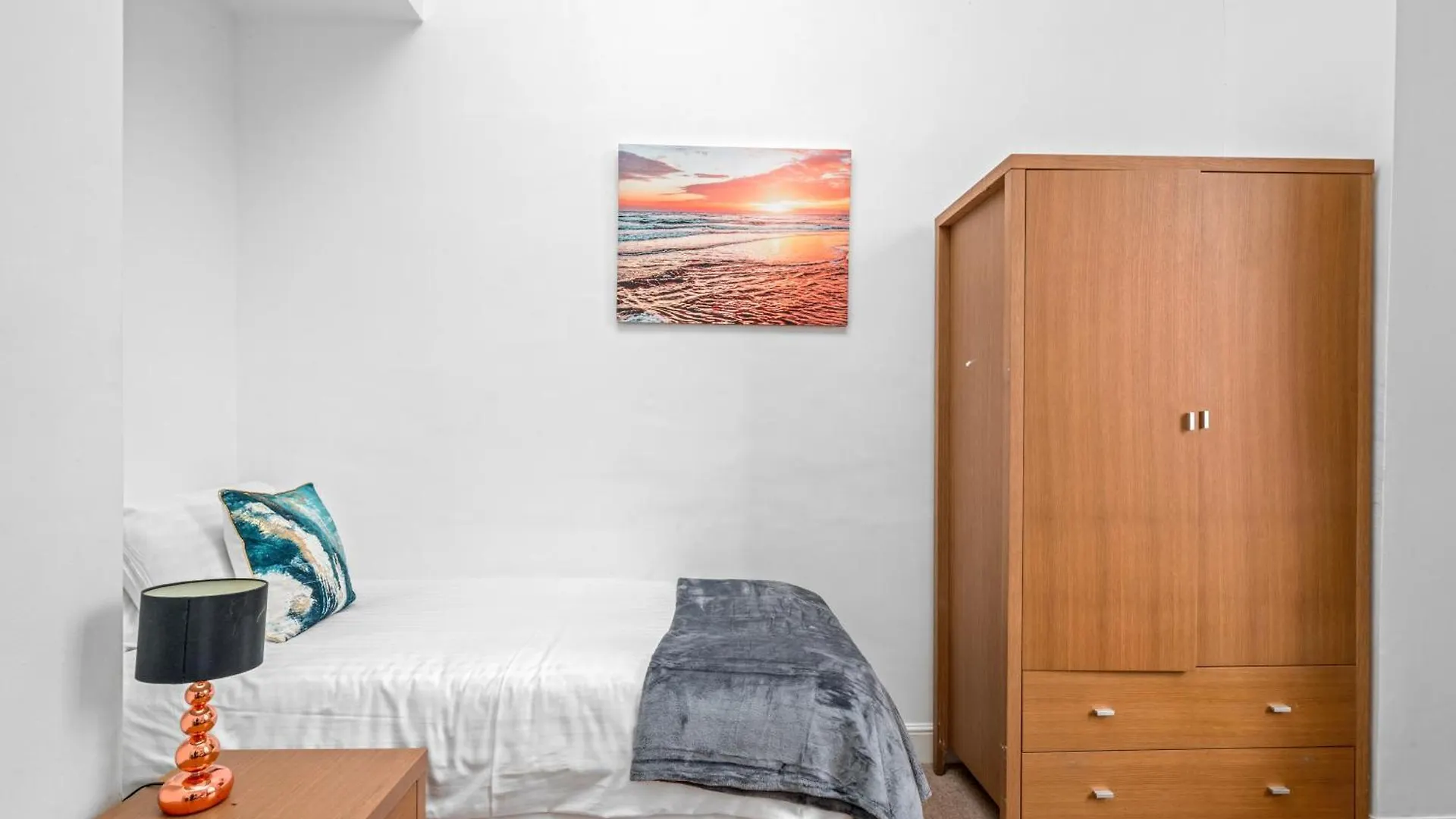 Sublime 2Bed Near 02 Arena, Airport, Drl & Jubilee Line Apartment London